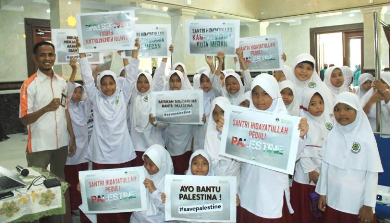 750 Santri Hidayatullah Medan Shalat Gaib dan Infaq Patungan untuk Palestina