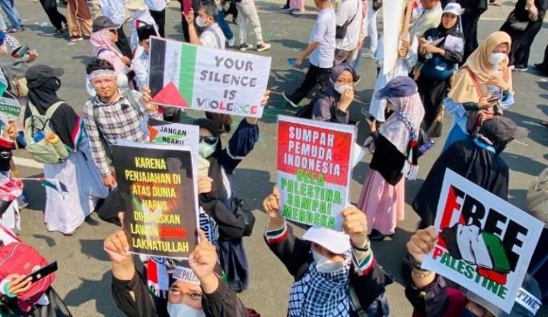 Pemuda dan Umat Aksi Depan Kedubes AS Tuntut Hentikan Pembantaian Israel di Palestina