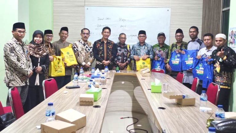 Ponpes Hidayatullah Tuan Rumah Upacara Peringatan Hari Santri di Sorong