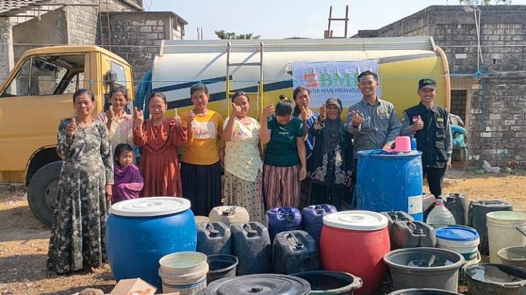 Sinergi Salurkan 1 Juta Liter Air Bersih untuk Tulungagung