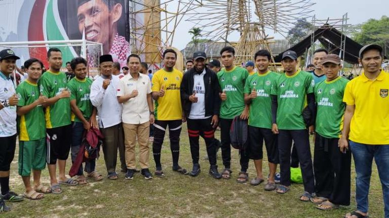 Didampingi Legenda Timnas Elie Aiboy, Sekjen PSSI Buka Turnamen Mini Soccer Silatnas Hidayatullah