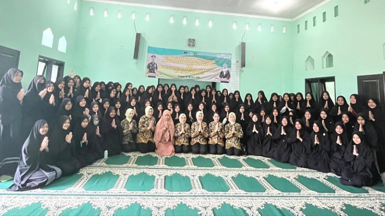 Kejati Jabar Ajak Santri Manarussalam Hidayatullah Cirebon Semangat Belajar