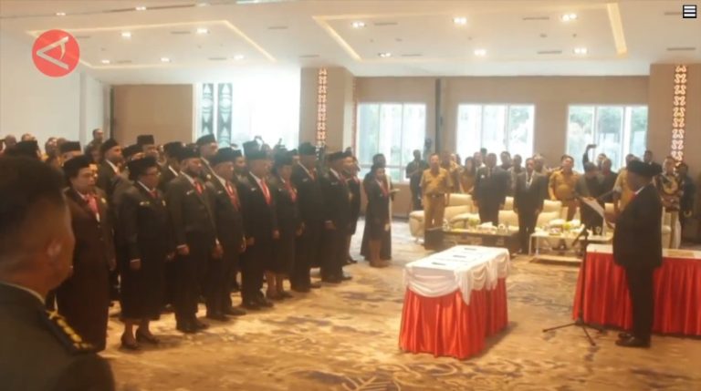 Zainuddin Namudat Dilantik sebagai Anggota Majelis Rakyat Papua Barat