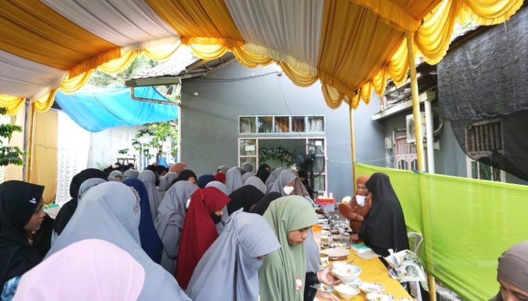 Santri Hidayatullah Balikpapan Rasakan Kebahagiaan Saksikan Pernikahan Mubarak