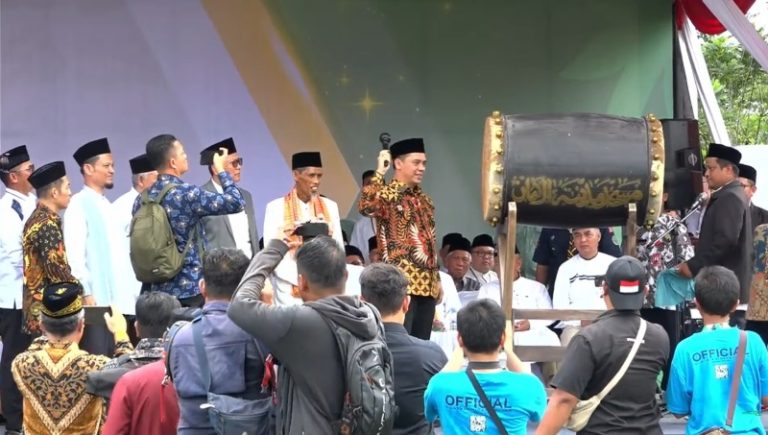 Tabuh Bedug oleh Wakil Menteri Agama Tandai Dibukanya Silatnas Hidayatullah