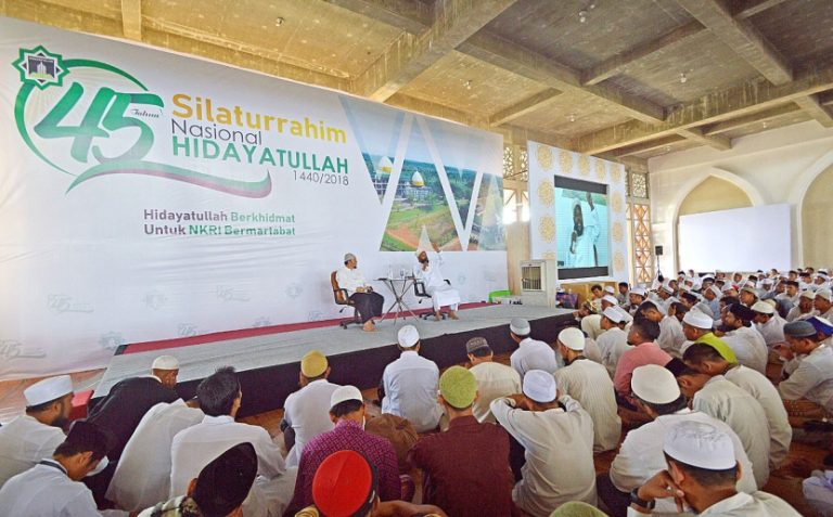 Merealitakan Islam