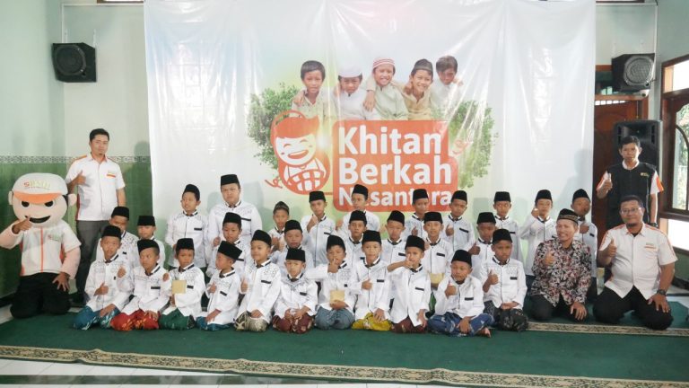 BMH Bersama Masjid Al Furqon Gelar Khitanan Massal di Trenggalek