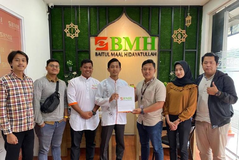 PT Mitra Harmoni Insurance Broker Serahkan Donasi untuk Palestina Melalui BMH