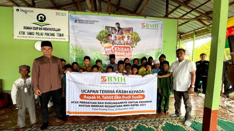 Khitan Berkah untuk Negeri Layani Anak Pesisir di Pulau Panjang Timur