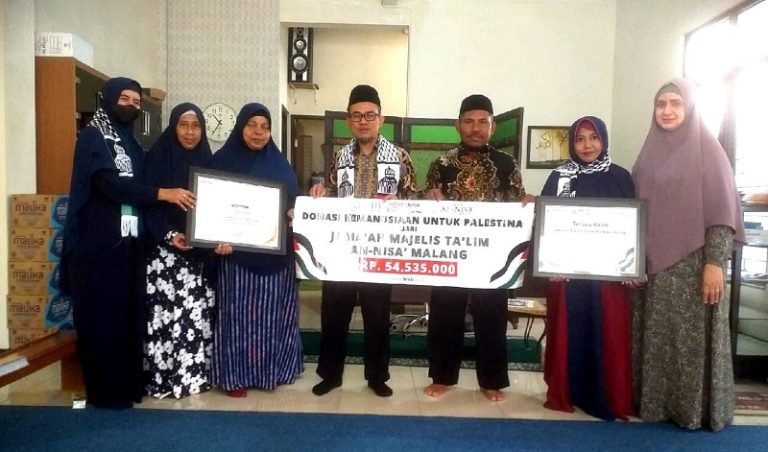 Jamaah Majelis Taklim Annisa Malang Bantu Palestina