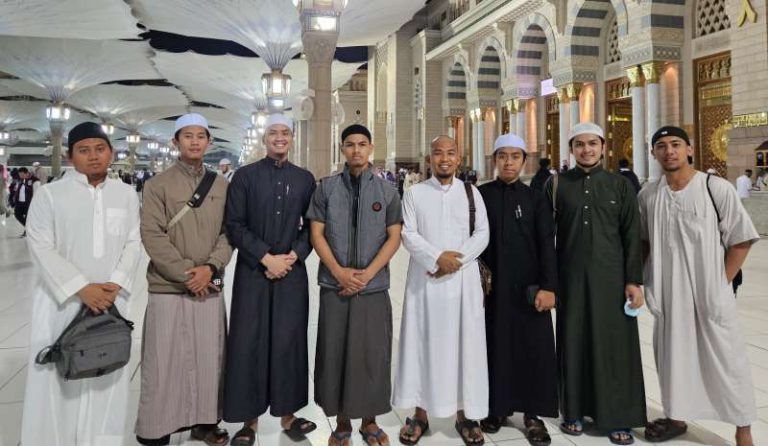 Berjumpa Mahasiswa UIM di Masjid Nabawi, Ini Harapan Ketum Pemuda Hidayatullah
