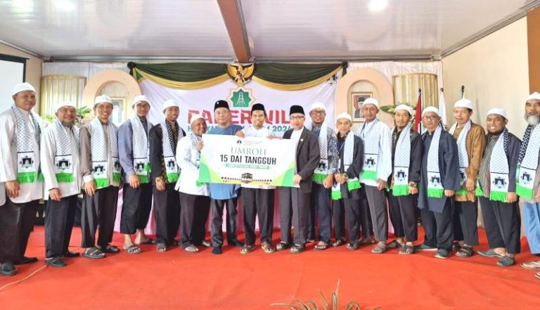 DPW Jatim Berangkatkan Umroh 16 Dai Tangguh dan Berprestasi