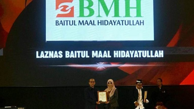 Laznas BMH Raih Penghargaan sebagai Fundraising ZIS Berbasis Ormas Terbaik
