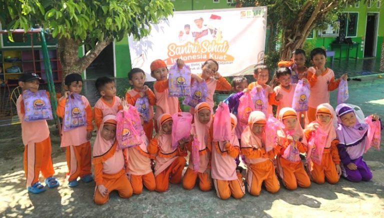 Hari Gizi Nasional BMH Salurkan Paket Makanan Sehat untuk Anak PAUD