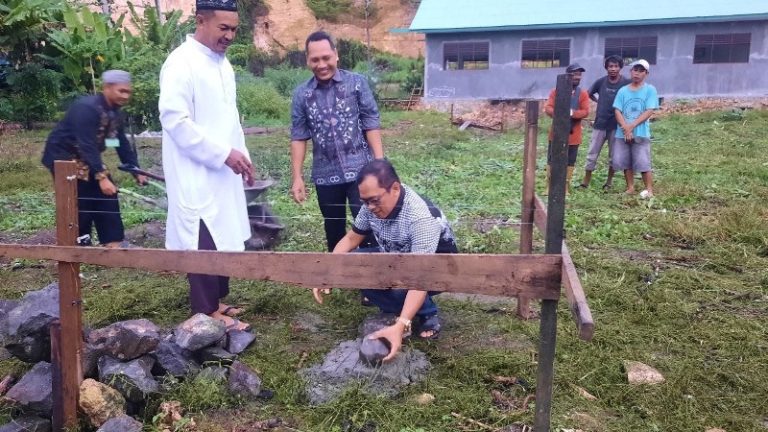 Peletakan Batu Pertama Pembangunan Musholla Putri Hidayatullah Holtekamp Jayapura