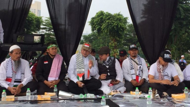 Aksi Damai nan Menginspirasi ‘Munajat Kemerdekaan Palestina’ di Surabaya