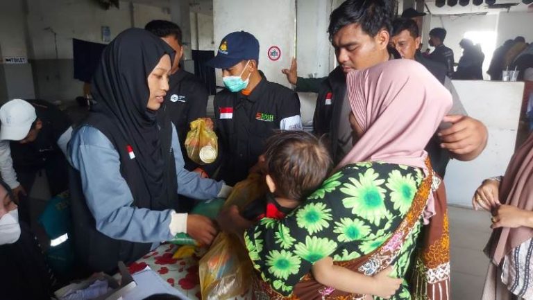 Simpul Sinergi Bantu Warga Penyintas Banjir di Pekanbaru