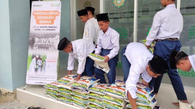 Distribusi Bantuan 460 Kg Beras untuk Santri Tahfidz Samarinda