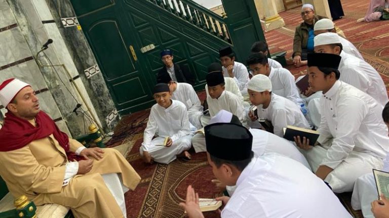 Santri Ar Rohmah Umroh Sekaligus Talaqqi bersama Imam Masjid Al Azhar