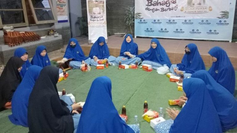 Buka Puasa Berkah di Rumah Qur’an di Awal Ramadhan