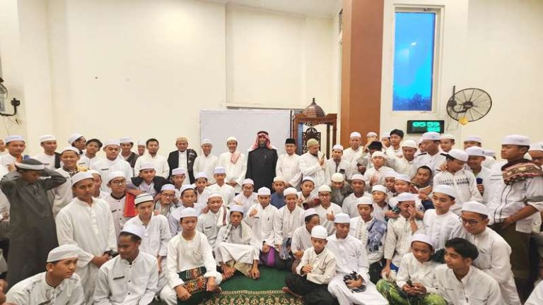 Imam Palestina Ajak Warga Indonesia Jadikan Al Qur’an Turun hingga ke Hati