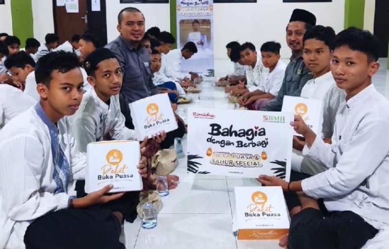Laznas BMH Sebarkan Buka Puasa Bersama Santri di 24 Kota di Jawa Timur