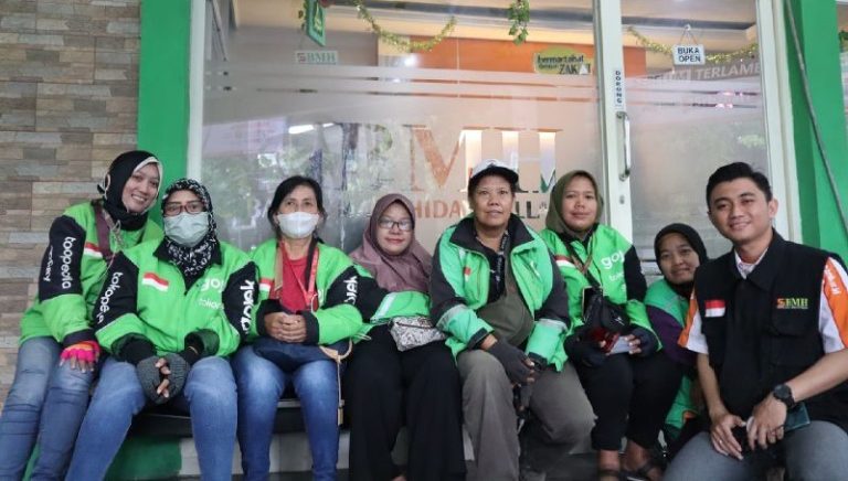 Laznas BMH Gelar Serangkaian Kegiatan Kemanusiaan untuk para Ojek Online