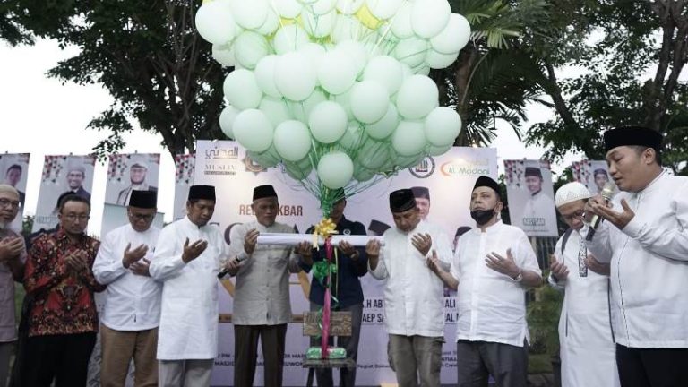 Reuni Akbar Alumni Ar Rohmah, Al-Izzah, dan Luqman Al-Hakim Luncurkan Himmah Foundation