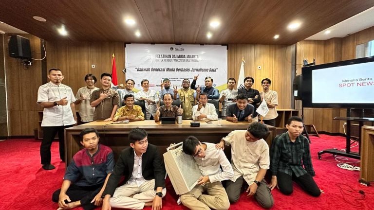 Mahladi Murni Tutup Bimtek Pengelolaan Multimedia