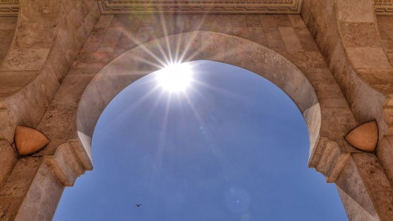 Menuju Peradaban yang Mencerahkan, Menguji Makna Membangun Visi Islam bagi Dunia