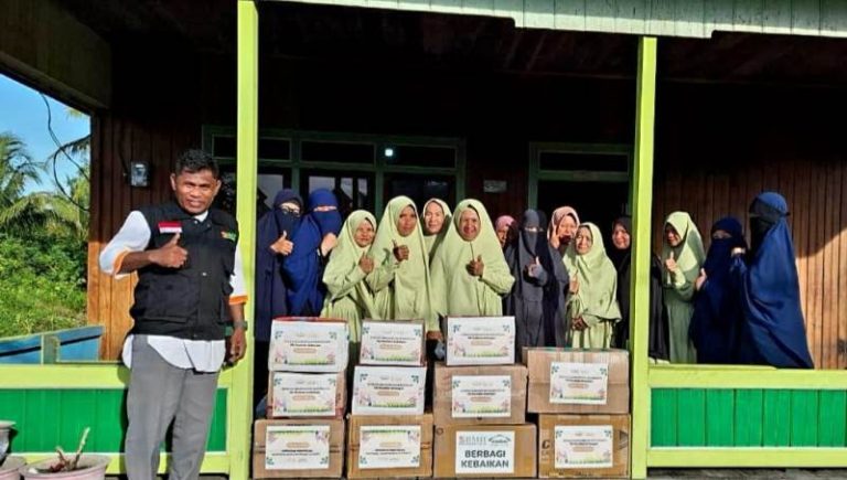 Bantuan beri Semangat Baru untuk Perkuat Pembinaan Mualaf di Desa Pura Sajau