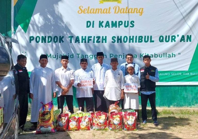 BMH Salurkan Beras untuk Santri Pesantren Tahfidz Sohibul Qur’an di Selimau