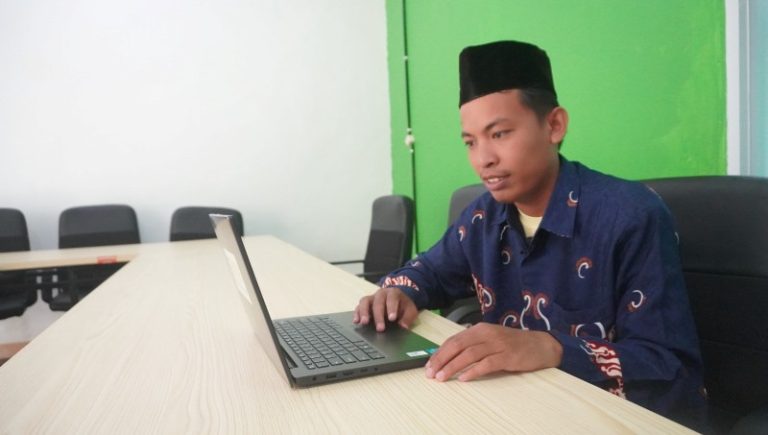 Bantuan Laptop untuk Dai Pedalaman Bengkulu Menerangi Jalan Dakwah