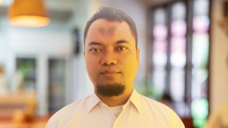 Mengenang Sosok Ustadz Khomaruddin, Dedikasi Tak Terbatas dan Semangat Membara