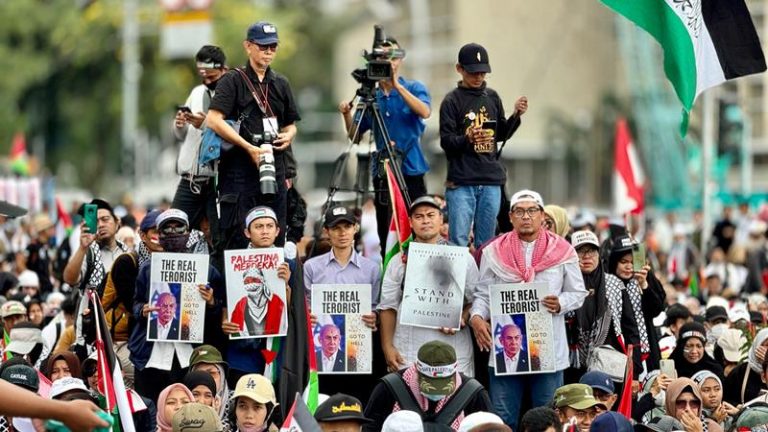 Pemerintah Didesak Kirim Bantuan Militer Selamatkan Warga Palestina dari Pembunuhan Brutal