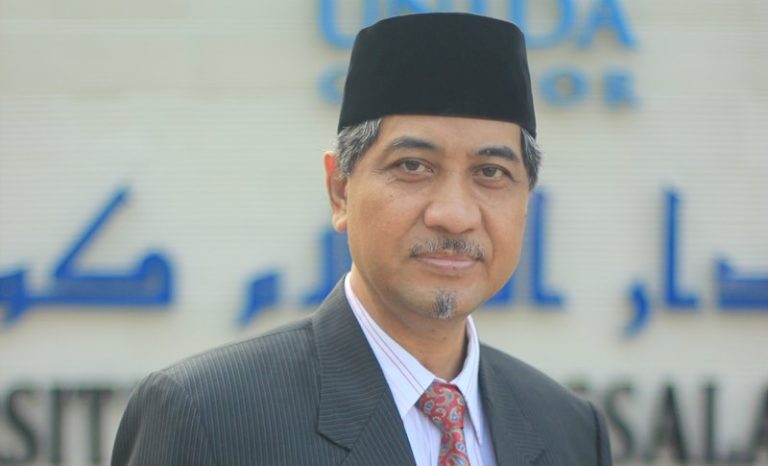 Ketika Mahasiswa Jemput Prof Dr Hamid Fahmy Zarkasyi di Stasiun Pakai Motor