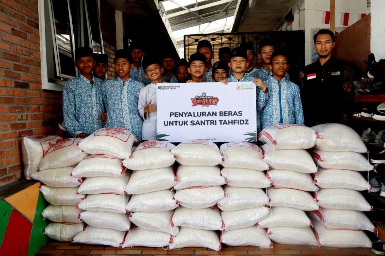 Distribusi 1 Ton Beras Mengukir Senyum di Wajah Santri Penghafal Al -Qur’an