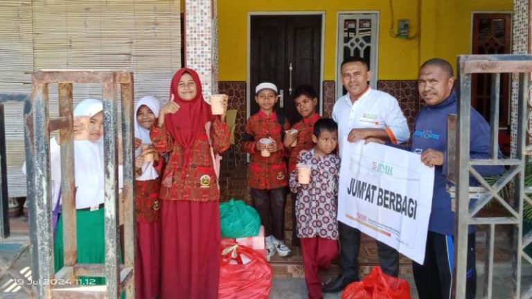 Jumat Berkah di Kota Kupang dengan Nasi Hangat dan Es Teh Segar