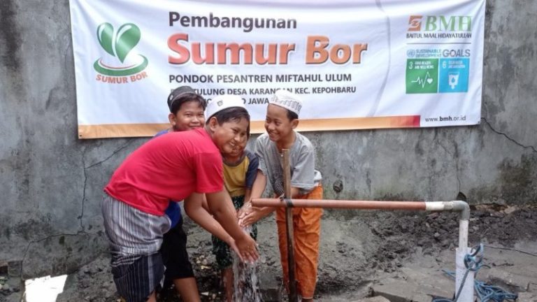 Sumur Bor Baru Sumber Kebahagiaan dan Harapan di Pondok Miftahul Ulum