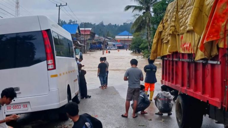 Ekspedisi Kemanusiaan SAR – BMH Bawa Bantuan ke Tengah Banjir Weda