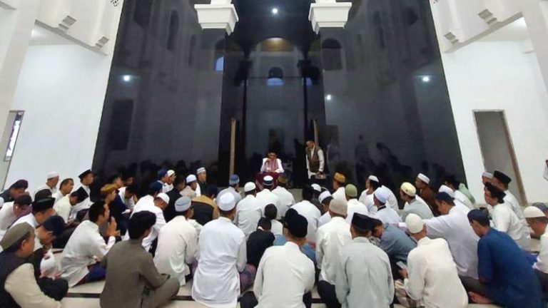 Pemimpin Umum Hidayatullah Pesan Munajat dan Jihad dalam Pembentukan Karakter Islami