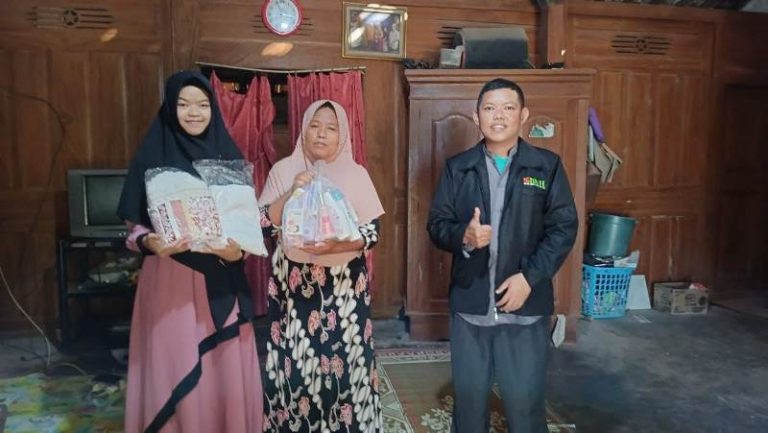 Kisah Dina yang Dapat Beasiswa dan Harapan Baru untuk Masa Depan