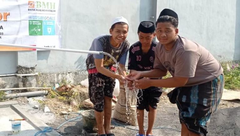 Wajah Santri Ponpes As Shidiq Berseri-seri Berkah Hadirnya Sumur Bor