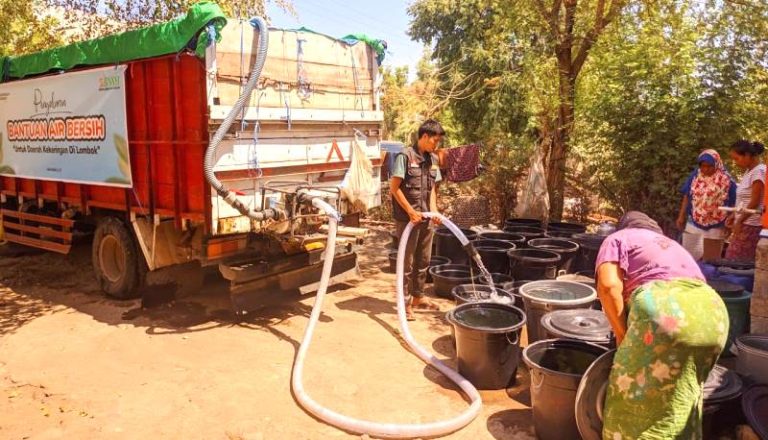 Hadirkan Aura Bahagia di Tengah Kekeringan yang Melanda Panggung Barat