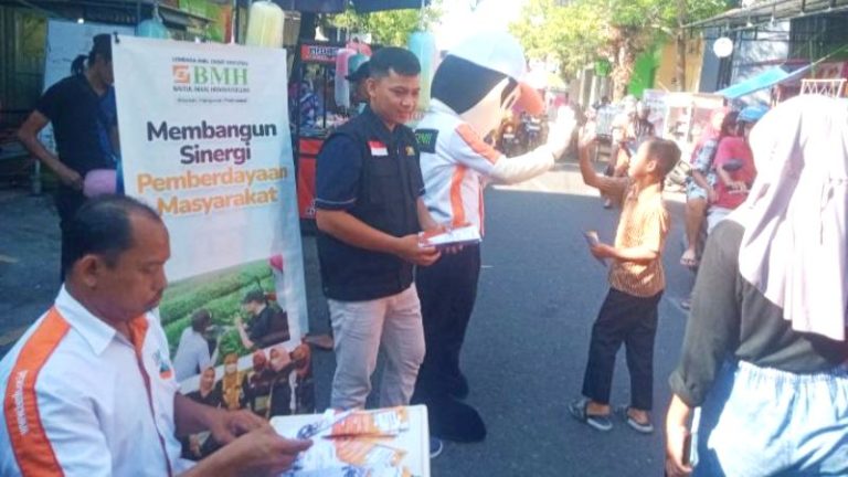 Bangkitkan Semangat Berbagi Ditengah Keramaian di Pasar Krempyeng