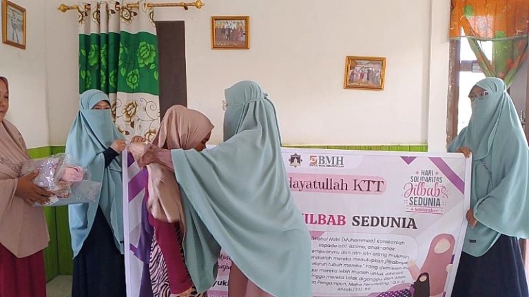 Solidaritas Hijab Tebar Inspirasi Berbusana Syar’i Jilbab Gratis di Tana Tidung