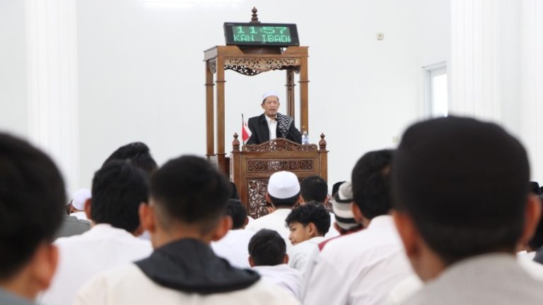 Khutbah Jum’at Wasekjend DPP Hidayatullah Tandai Penggunaan Kembali Masjid Ummul Qura Depok Pasca Renovasi