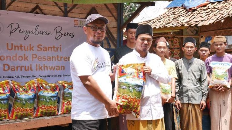 Penyaluran Logistik untuk Santri Ponpes Darul Ikhwan di Serang Banten