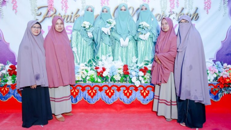 Semarak Penuh Khidmat Pernikahan Mubarak 4 Pasang Santri Hidayatullah Sultra