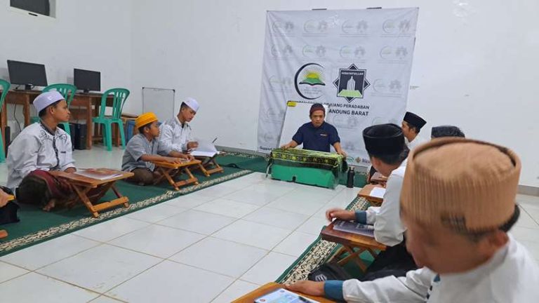 Sharing Inspiratif Tanamkan Nilai Kepahlawanan pada Santri Pesantren At-Taqwa Bandung Barat